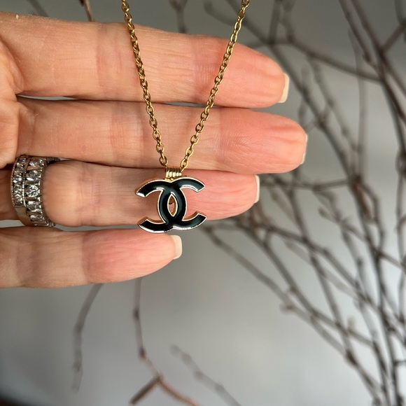 Source Unknown Jewelry - LUXURY CC LOGO BUTTON NECKLACE